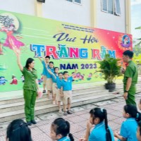 Viện Khoa học Cảnh sát tổ chức tuyên truyền an toàn giao thông và phòng cháy chữa cháy tại trường Tiểu học Văn Tiến Dũng, Hà Nội